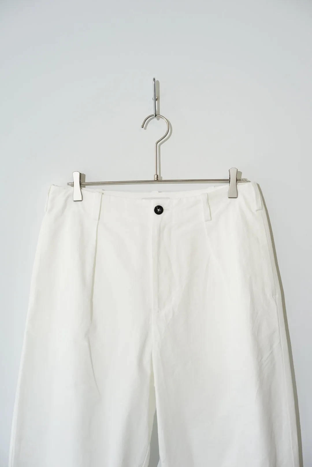 kontor / CURVE TAPERED PANTS