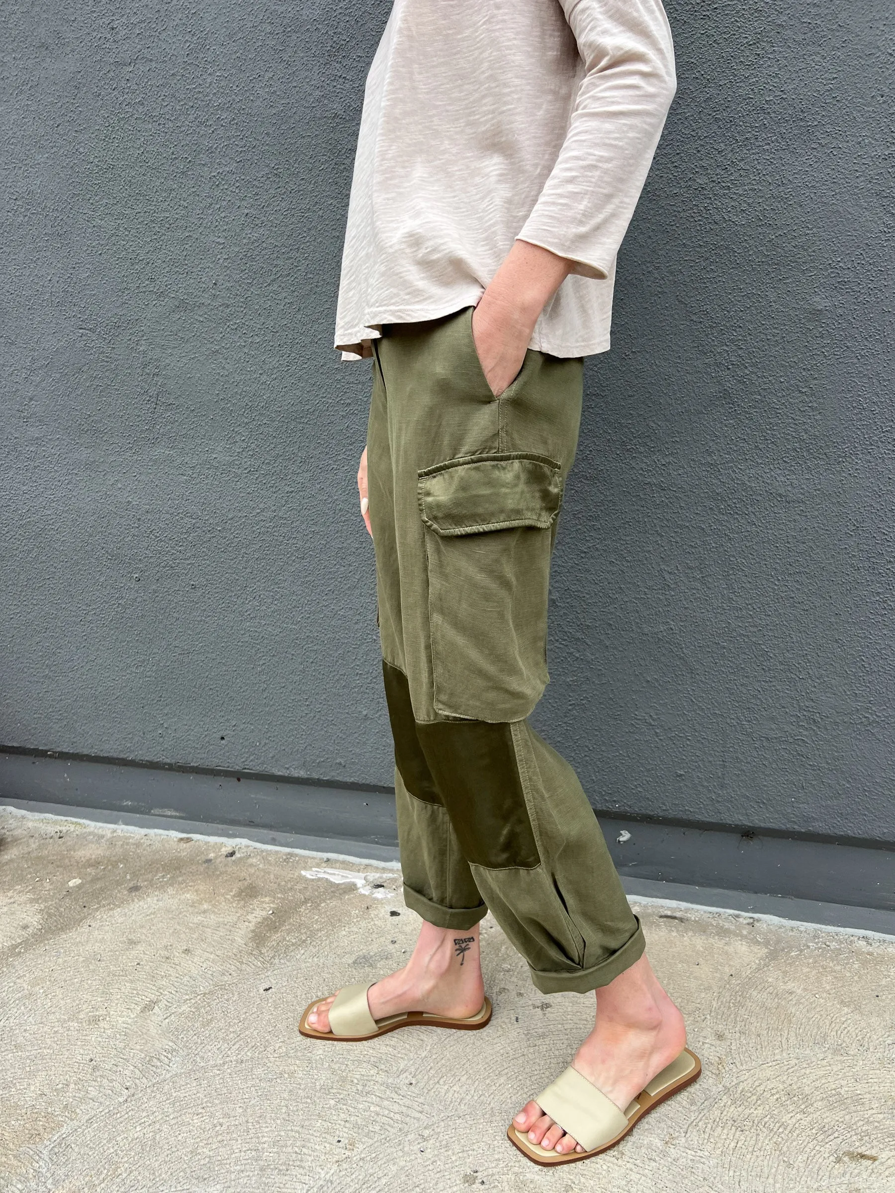 Logan Cargo Pant in Linen - Military