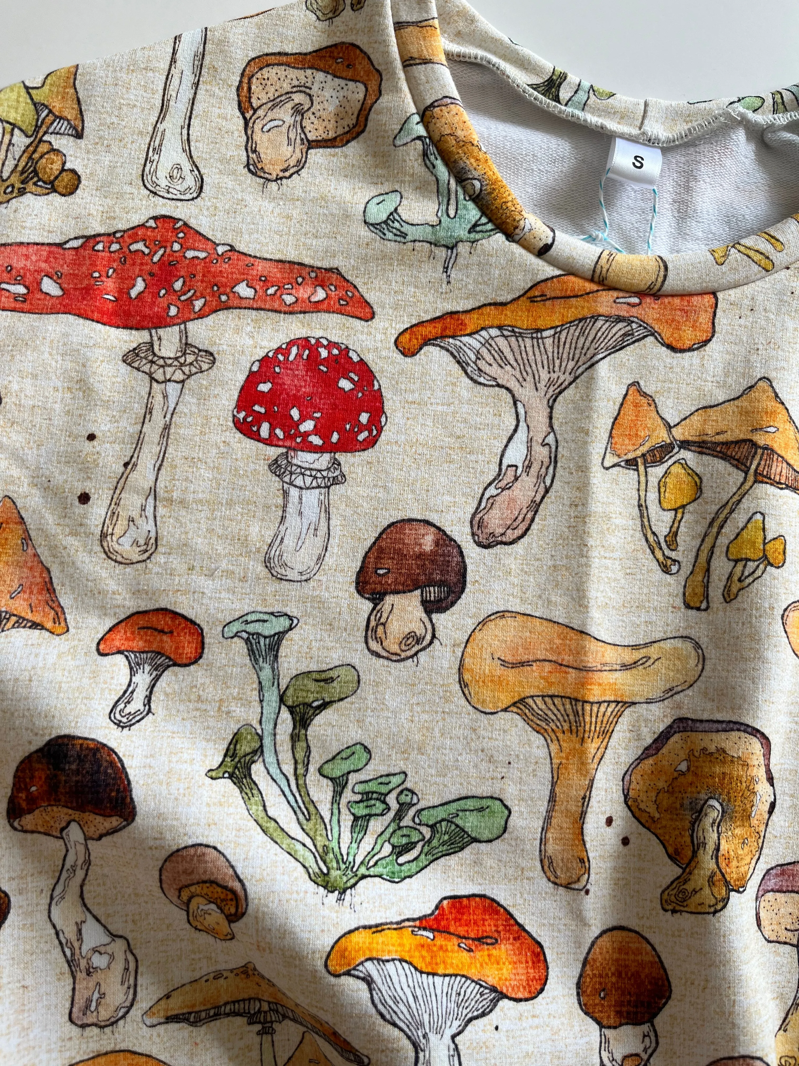 Women’s Mushrooms Crop Top size Small